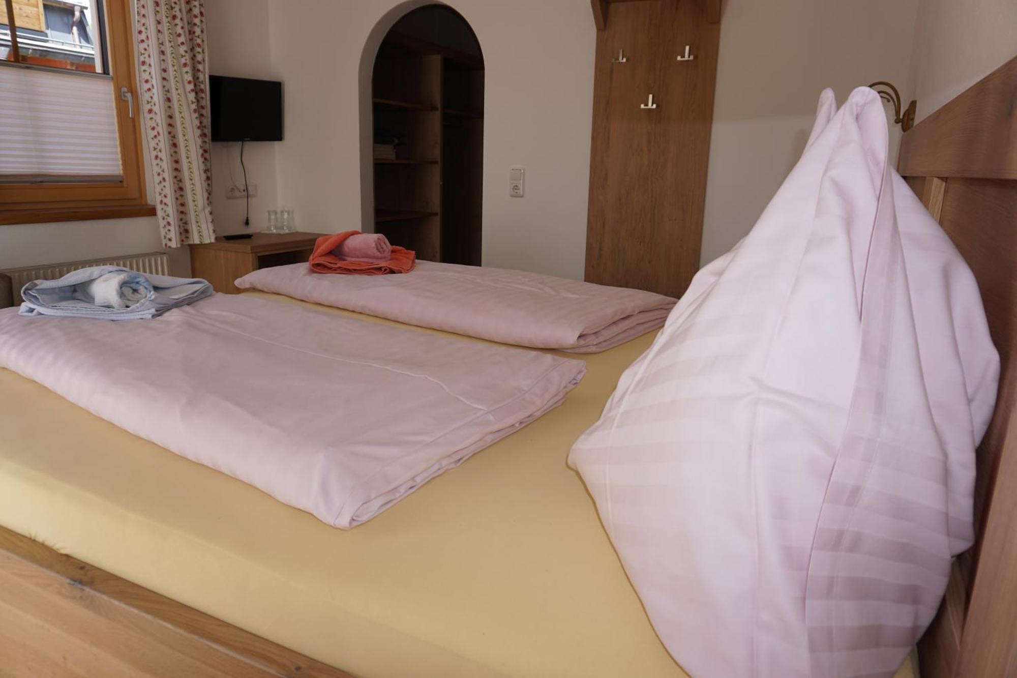 Pension & Appartements Anny Maria Alm am Steinernen Meer Exterior photo